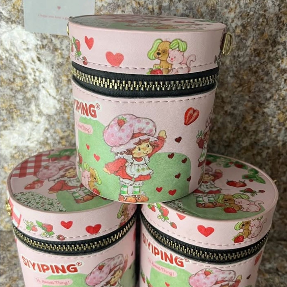 NEW Pearl Handle Strawberry Shortcake Purse Filled with 20 Lip Glosses